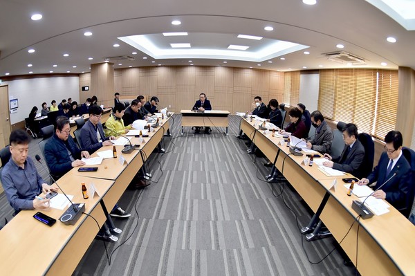 11일 박준하 인천시 행정부시장이 인천시 대학 유관기관 관계자들과 '신종 코로나바이러스 대응 관련 중국인 유학생 관리를 위한 협력회의'를 하고 있다. <사진=인천시 제공>