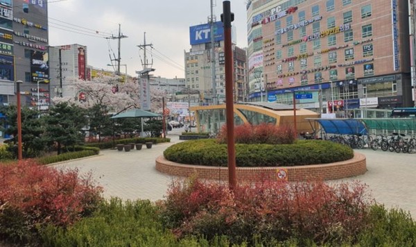 '도심 쉼터’로 재탄생한 검단사거리역 미관광장