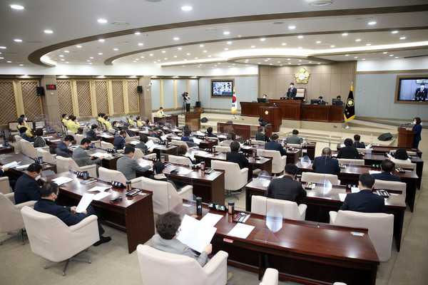 수원시의회가 19일 제357회 임시회를 열고 17일간의 의정활동에 돌입했다. <사진출처 = 수원시의회>