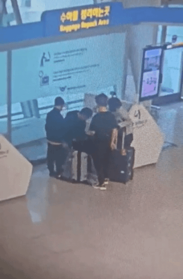 인천공항서, 스프레이 뿌리고 '1억 원' 든 돈가방 훔친 중국인…2명 중 1명 체포  