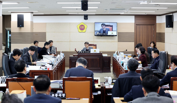 인천시의회 예산위원 구성 논란…도덕·규정 기로에