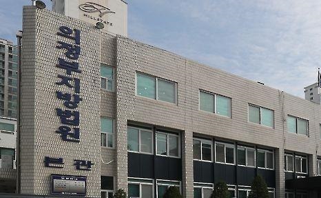 술 취해 쓰러진 남편 두고 외출한 아내...돌아오니 사망...법원 