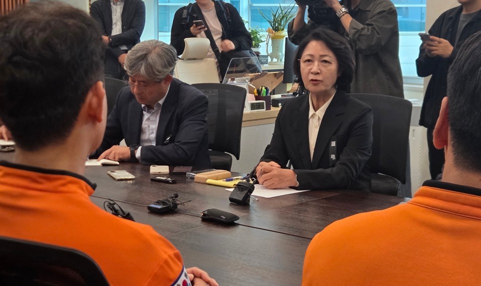 추미애 '재정 빨대' 거듭 사과…"단어 선택 잘못했다" < 정치 < 경기 < 기사본문 - 경인방송