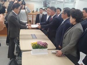 <b>경기도의회</b> 국힘, 김진경 도<b>의회 의장 불신임안</b> 제출
